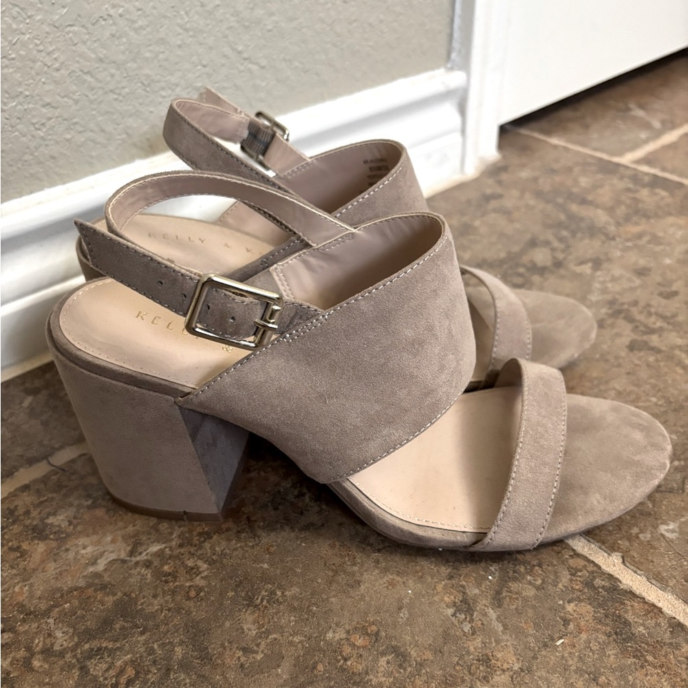 Kelly & Katie Alleni Women’s Chunky Heel Sandals in Taupe, Size 8.5